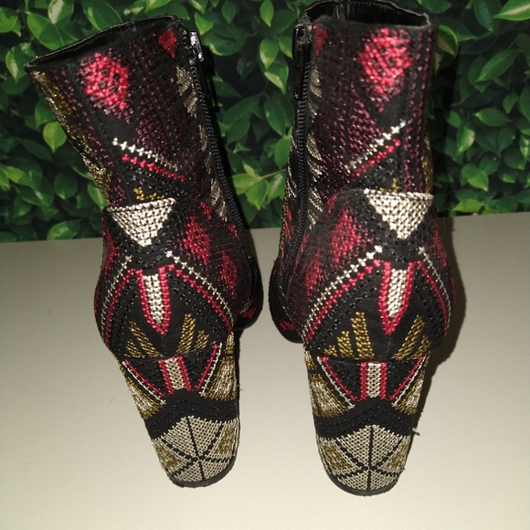 Gorgeous Textile Geometric Embroidered Ankle booties by Rampage Sz 7.5 - Picture 3 of 7